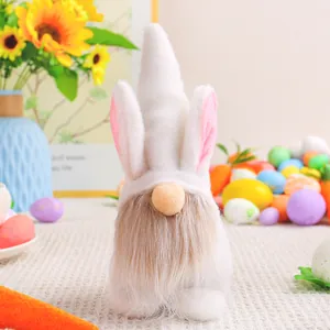 Adorable peluche gnome lapin de Pâques avec oreilles blanches et barbe grise douce