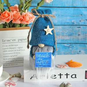 Gnomo senza volto tema oceano con cappello di maglia blu e decoro stella marina.