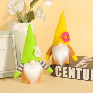 Coppia di simpatiche bambole di peluche gnomo con cappelli a fiori per decorare casa