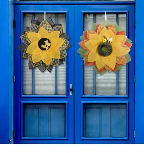 Couronnes de tournesol faites à la main avec accents d'abeilles pour décor de porte