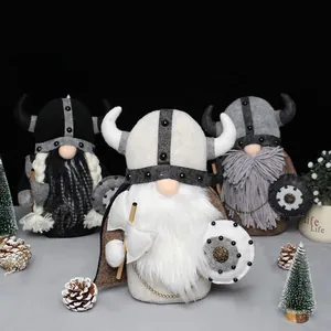 Gnomos vikingos hechos a mano con cascos de cuernos y escudos para la decoración