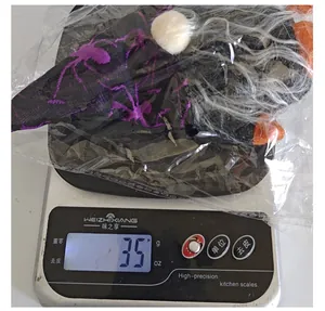 Detailansicht einer Halloween-Zwerg-Plüschpuppe mit einem Gewicht von 35g für die Dekoration