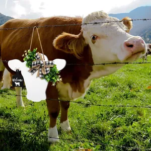 Cintre de porte tête de vache rustique avec nœud à carreaux sur clôture