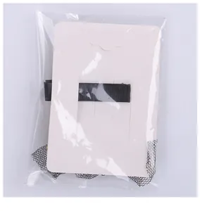 Vista posteriore della molletta di Halloween su carta in un sacchetto di plastica