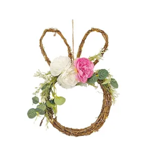Corona de conejo de Pascua con peonías rosas y blancas para decoración de primavera