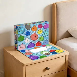 Calendrier de l'avent 24 jours avec personnages squishy colorés sur une table de nuit.