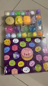 Calendrier de l'avent 24 jours avec divers jouets fidget squishy en forme de ravioli