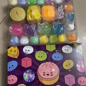Calendrier de l'Avent Fidget Squishy avec 24 surprises de mini jouets en forme de boulette