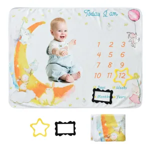 Détail de la couverture étape bébé avec imprimé lune et lapin et cadres marqueurs