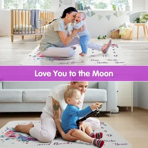 Couverture d'étape en flanelle pour bébé présentée dans une chambre d'enfant douillette