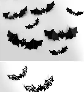 Detailansicht mit Hohlmustern und soliden schwarzen 3D-Halloween-Fledermaus-Wandaufklebern.
