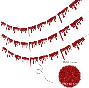 Vista macro dettagliata della trama glitterata rossa dello striscione di Halloween