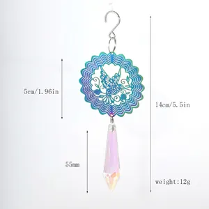 Vue détaillée du carillon éolien colibri 3D en acier inoxydable avec pendentif en cristal.