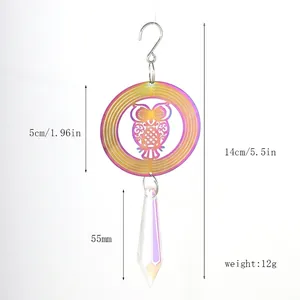 Vue détaillée du carillon éolien hibou 3D coloré avec dimensions du pendentif en cristal