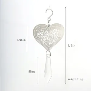 Détail du carillon éolien cœur en inox 3D montrant la longueur de 14cm et le cristal