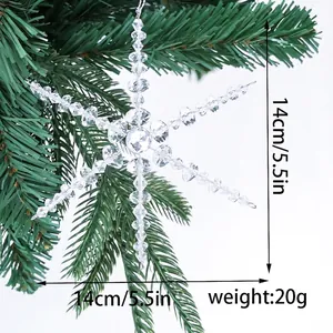 Dettaglio del fiocco di neve in perle acriliche con dimensioni 14 cm e peso 20 g
