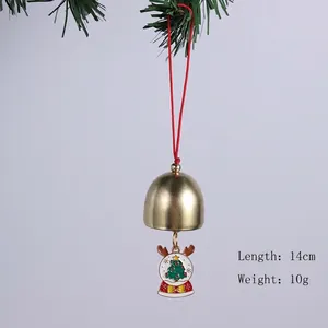 Détail de la cloche de Noël dorée avec pendentif renne, longueur 14 cm, décoration festive