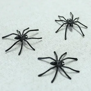Bromas de arañas negras realistas para decoraciones de fiesta de Halloween, set de tres