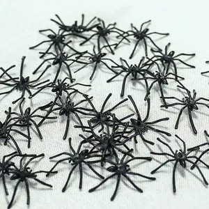 Pequeñas arañas realistas de plástico negro para bromas de Halloween y decoraciones de fiesta