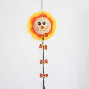 Decorazione da parete a girasole con faccia sorridente e fiocchi rossi per festa