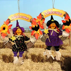 Ghirlanda di Halloween fatta a mano con spaventapasseri strega e segno Welcome
