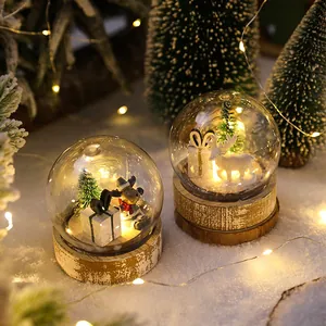 Lampada a sfera di neve in vetro LED natalizia con base in legno per decorazioni festive