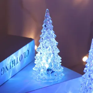 Transparante LED kristallen kerstboom tafeldecoratie met koele blauwe gloed sfeer