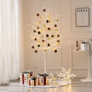 Witte Berk Verlichte Kerstboom LED Warm Licht Kunstmatige Boom Set Met Ornamenten Voor Hotel Thuis Feestelijke Decoratie