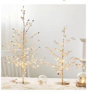 Elegante LED-kerstbomen voor op het bureau met parels en kristallen bladeren decor