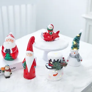 Kreatives Keramik-Weihnachtsfiguren-Set mit Weihnachtsmann und LED-Schneemännern