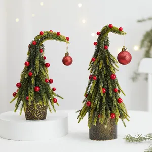 Mini sapins de Noël en PE uniques avec cols tordus et ornements festifs de baies rouges