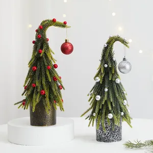 Sapin de Noël artificiel en PE avec cou courbé et boules rouges et argentées festives