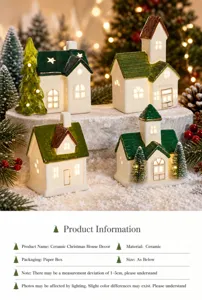 Gros plan détaillé de maisons de Noël lumineuses en céramique avec un éclat festif chaleureux.