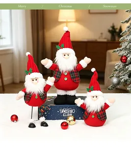 Trois poupées Père Noël décoratives en peluche avec gilets à carreaux en décor de fête