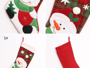 Detailansicht eines karierten Weihnachtsstrumpfs mit niedlicher Schneemann-Applikation