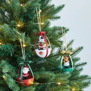 Squisiti addobbi natalizi in ferro con motivi di Babbo Natale, pupazzo di neve e renna