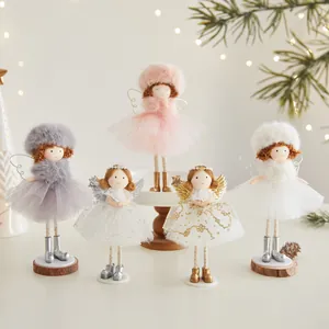Simpatiche bambole angelo di Natale in peluche con gonne di tulle per decorare.