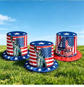 Detalle de sombreros de copa del 4 de julio con bandera americana y Estatua de la Libertad