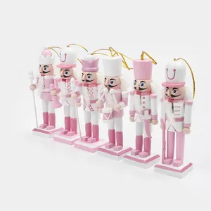 Set van zes roze en witte houten notenkraker kersthangers voor feestelijke decoratie