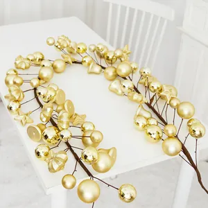 Élégante guirlande de Noël dorée avec cloches et boules pour décor de sapin et fenêtre