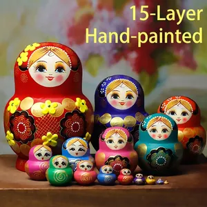 Exquisites Set mit 15 handbemalten russischen Matroschka-Puppen aus Holz traditionell
