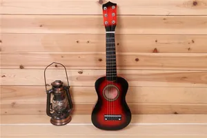 Guitare en bois de 21 pouces pour débutants, sur fond en bois rustique