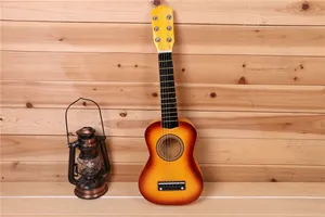 Vue détaillée de la guitare 21 pouces pour enfants en bois avec une finition sunburst vintage