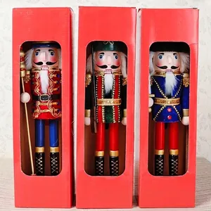 Coffret de trois soldats casse-noisettes traditionnels de 38 cm en bois et en tissu