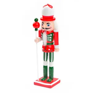 Klassischer 18 cm Nussknacker aus Holz in festlichen Farben Rot und Grün für Weihnachten