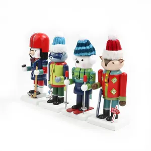 Set de cuatro cascanueces de animales de madera de 18 cm con ropa de invierno