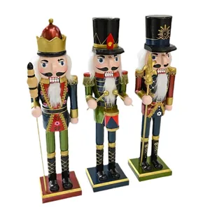 Set di tre soldati schiaccianoci in legno da 38 cm con finitura perlata per Natale