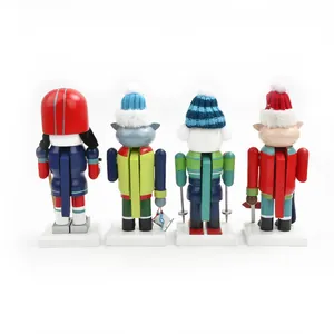 Vista trasera de cuatro lindas figuras de cascanueces de animales de 18cm para Navidad