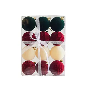 Set van 12 geflokte en gefacetteerde kerstballen in doos met elegant wit zijden lint