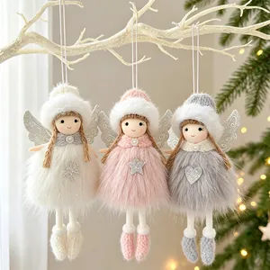 Vista detallada de colgantes de muñecas ángel de peluche con alas de purpurina para Navidad